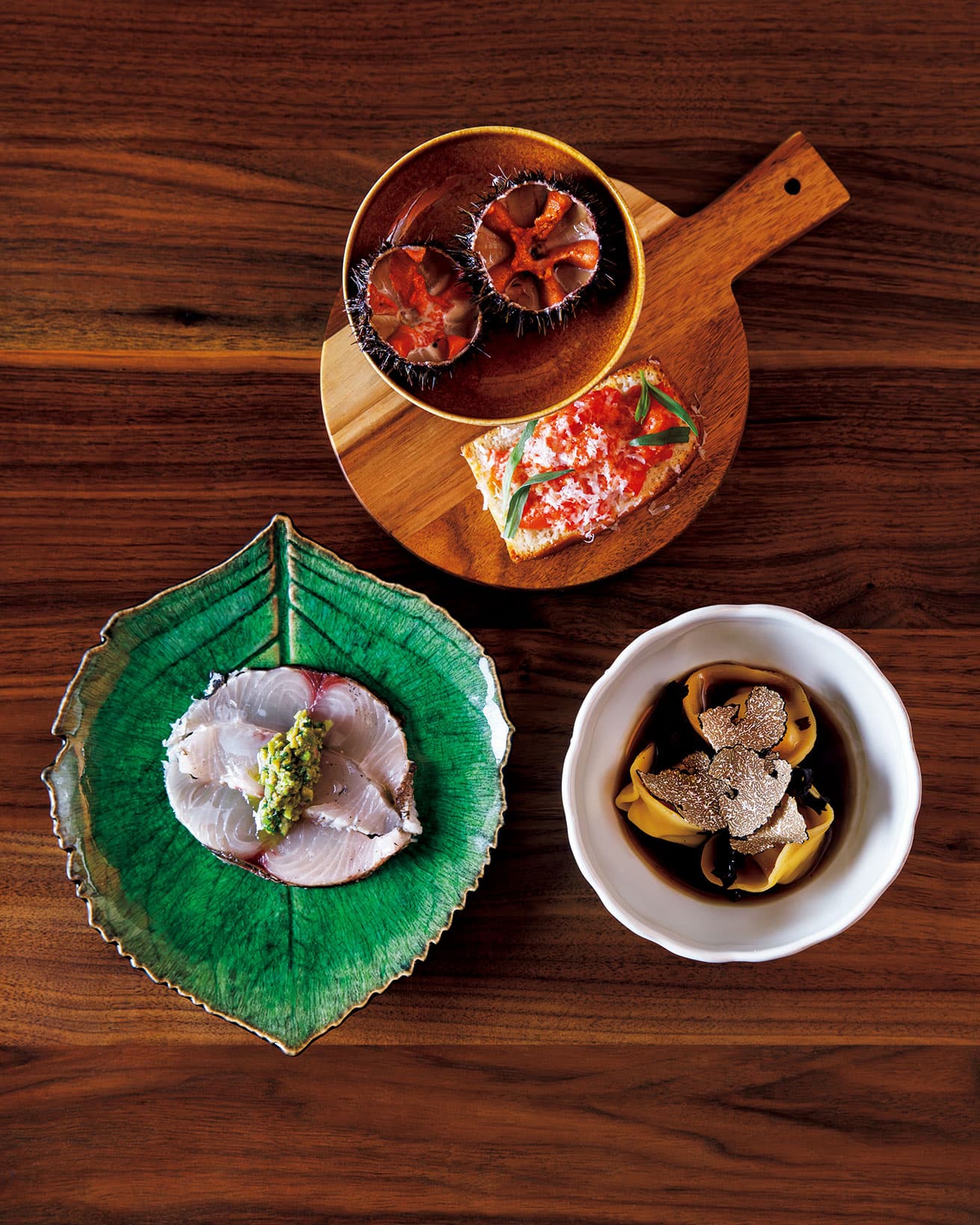 佐渡島 金山雲丹とパンコントマテ、コンソメとトランペット茸のトルテリーニ、熟成サワラのカルパッチョ。