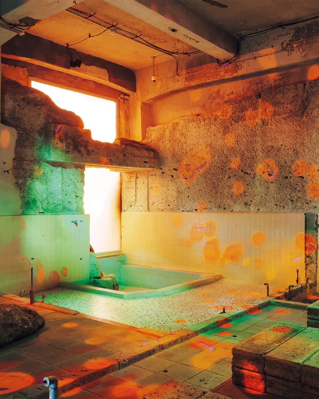 YOSHIROTTEN新作が大谷石の産地に出現!?