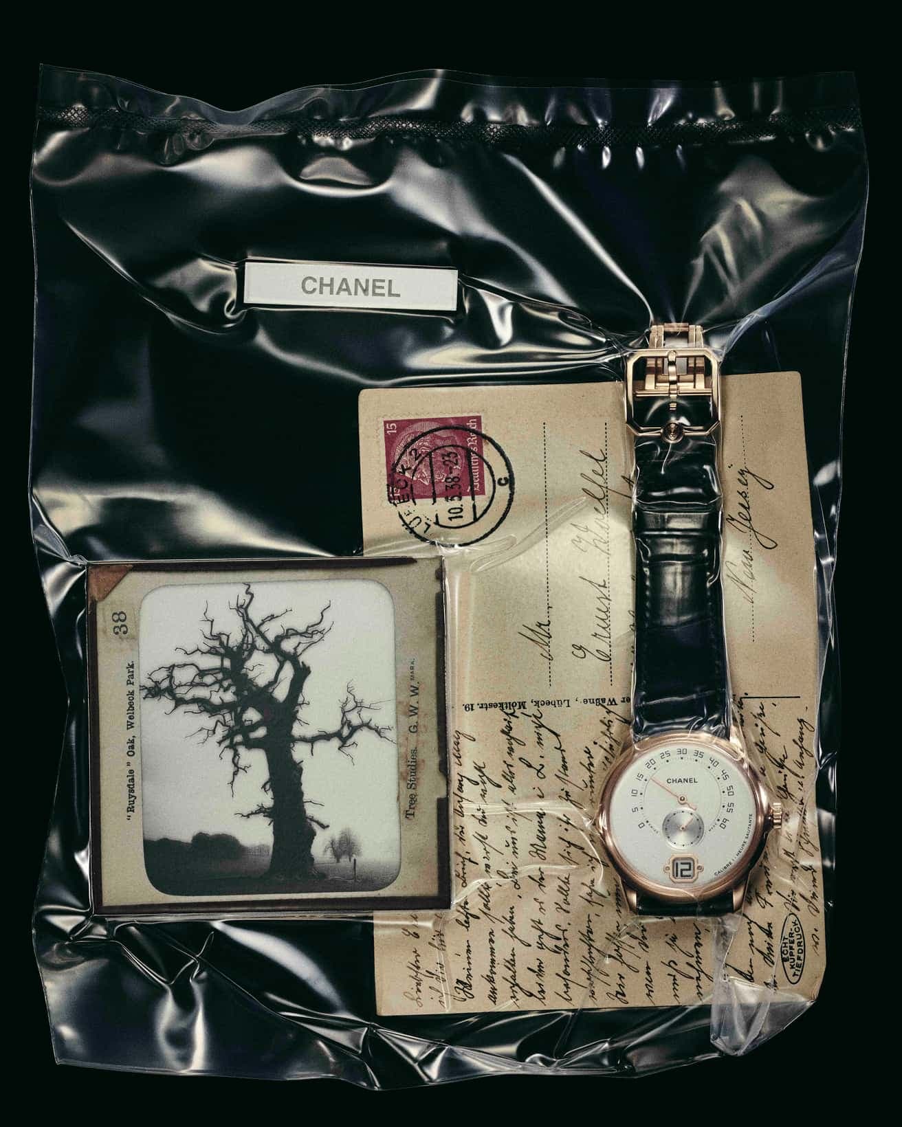 《ムッシュー ドゥ シャネル 》径40mm、手巻き、18Kベージュゴールドケース、カーフスキンストラップ。8,382,000円