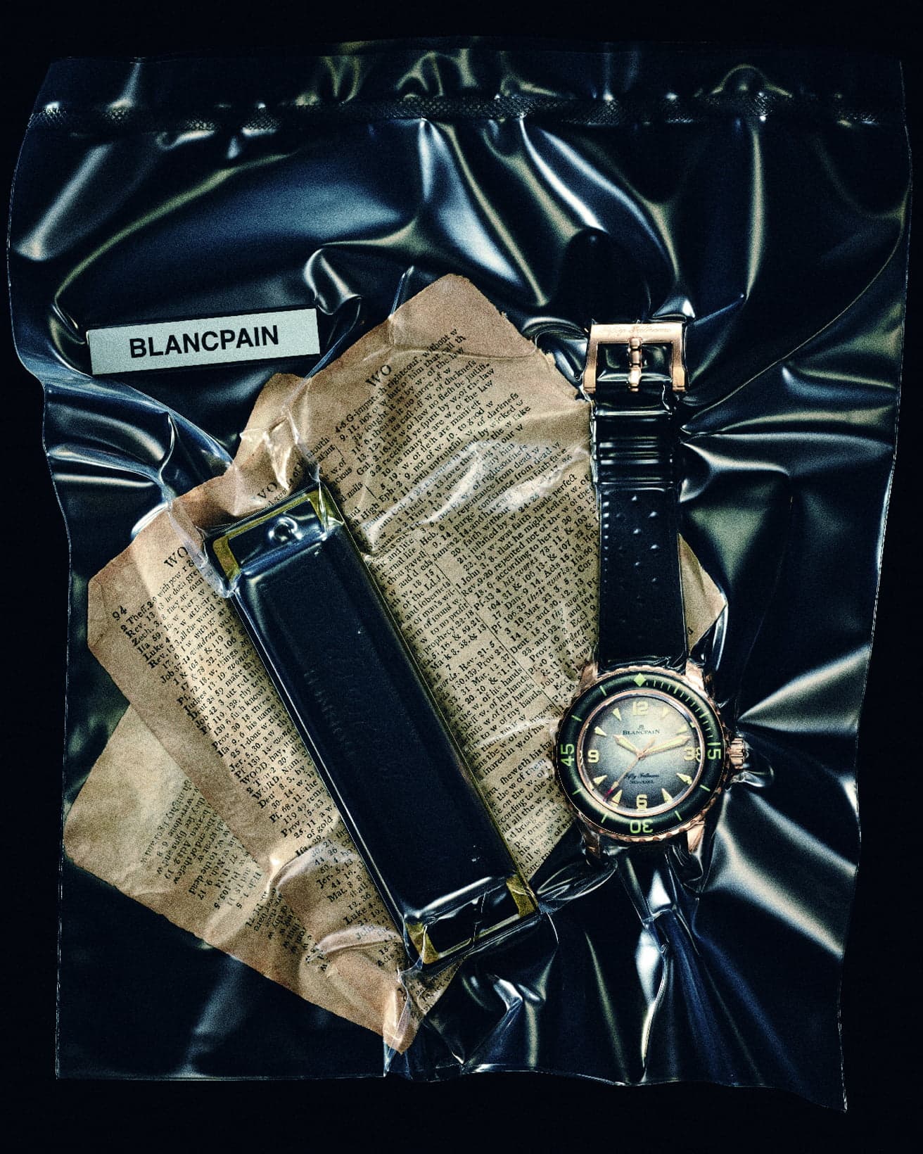 《フィフティ ファゾムス》径38.2mm、自動巻き、18Kレッドゴールドケース、ラバーストラップ。4,334,000円。