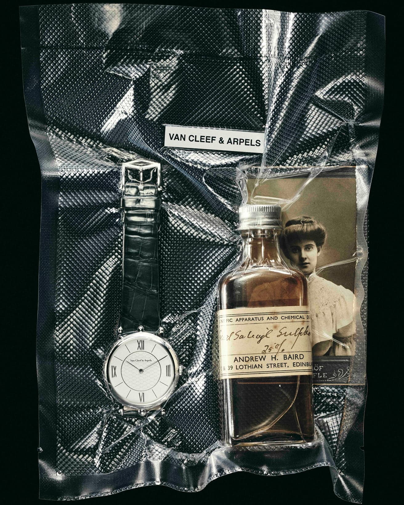 《ピエール アーペル ウォッチ》径38mm、手巻き、18Kホワイトゴールドケース、アリゲーターストラップ。2,626,800円。