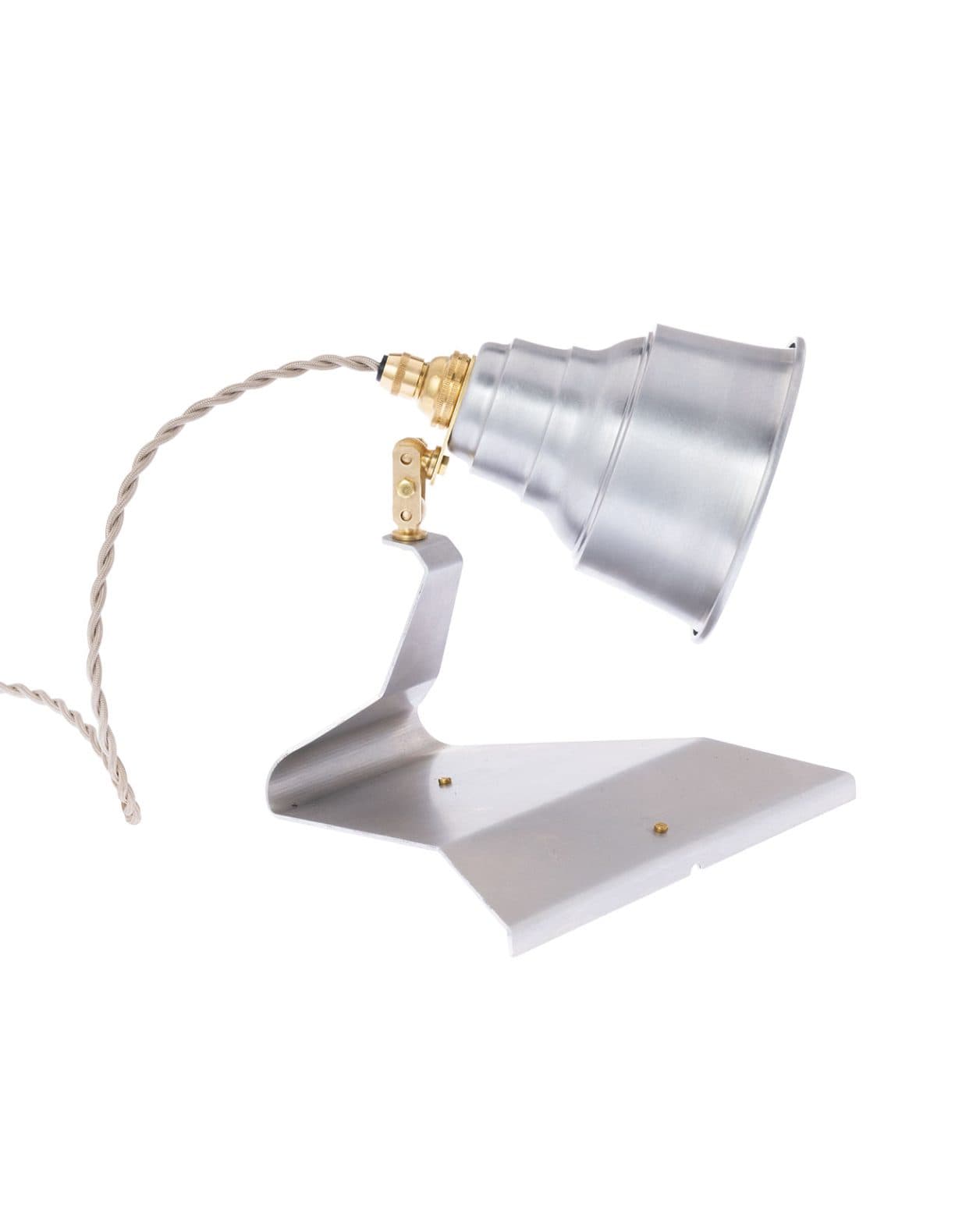 猿山修によるデザインと職人と精密な技術が融合した、新たなランプが発売。