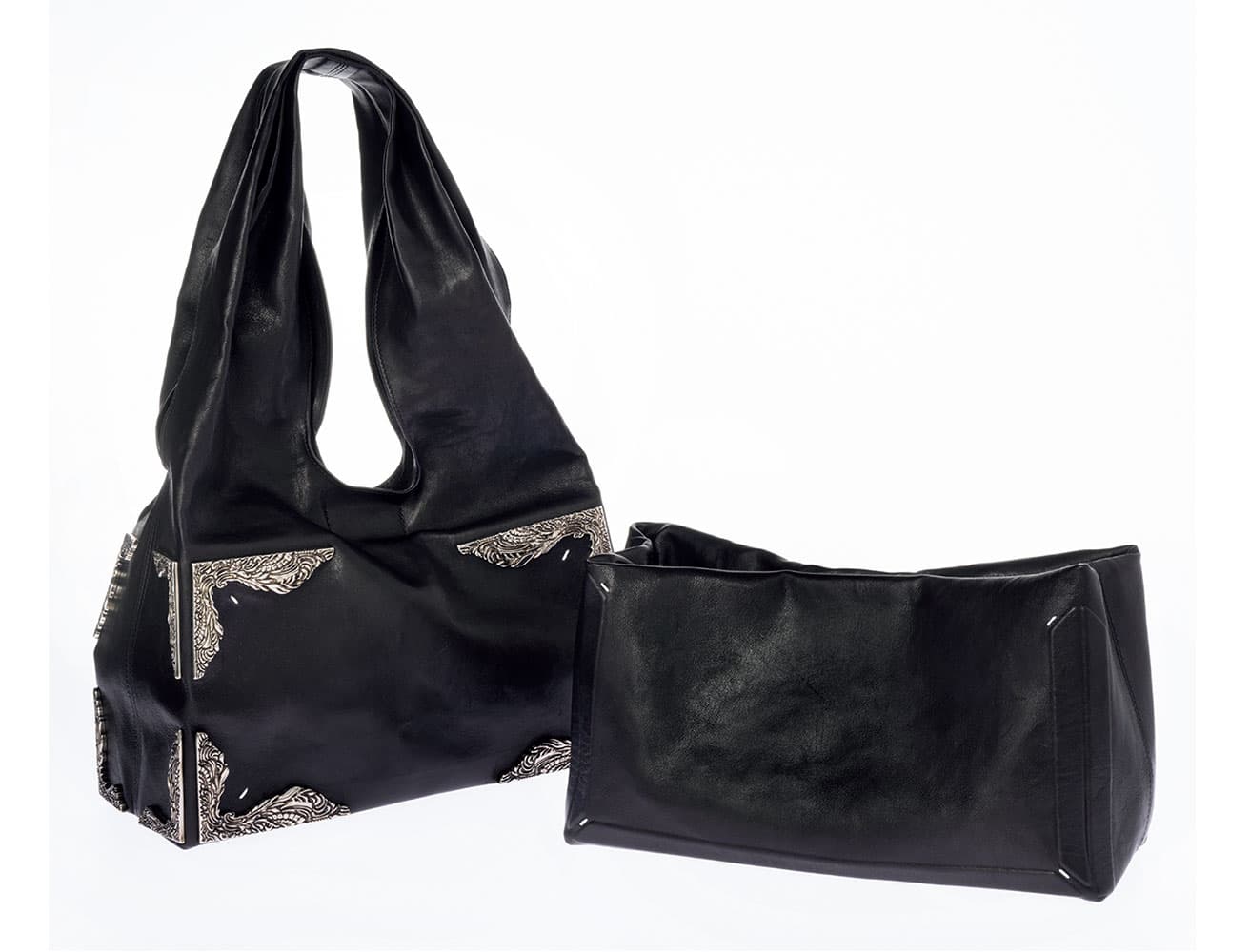 右288,200円、左834,900円。