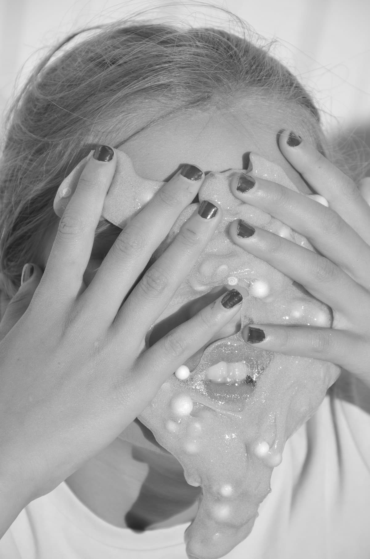 写真集『BLISS OF GIRLHOOD』より。photo_Kristina Rozhkova