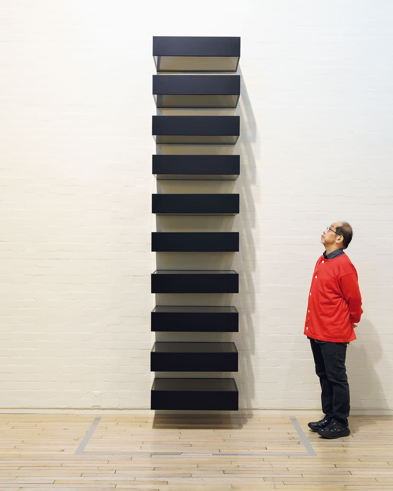 無題　1990年　静岡県立美術館蔵　空間と立体が交互に並ぶ「スタック」シリーズ。