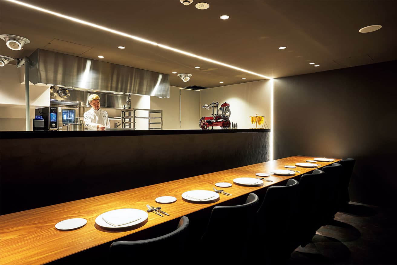 オープンは2月11日。カジュアルなイタリアンレストランを数多く展開してきたオーナー・大原易裕氏の悲願であったガストロノミーを盤石の布陣で叶える。