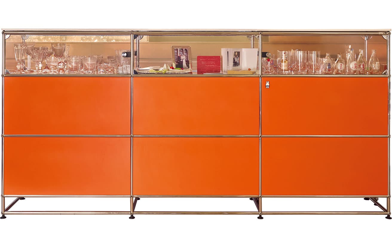 ［Germany］ハラーシステム／フリッツ・ハラー　1965年にデザインされたUSMのモジュール式収納家具。パイプをポールジョイントでつないでフレームをつくる仕組みで、拡張可能。※USMはスイスのブランドだがドイツの章のコラムで紹介。