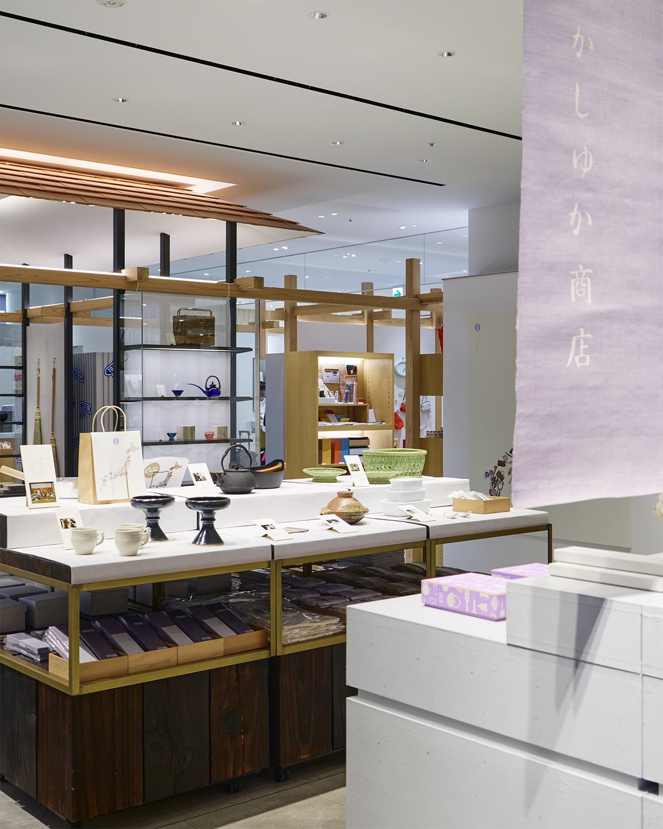 会場ではかしゆか店主が実際に日々の暮らしにで使ってみた使い心地や、店主のコメントが添えられている。