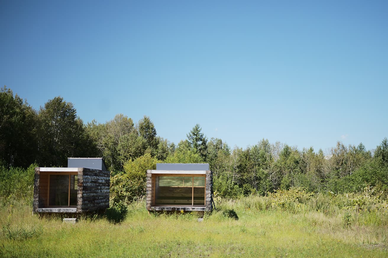 まずはサウナを建設。木を組んだプリミティブな建築で、原点に立ち返りながら計画を進めていく。