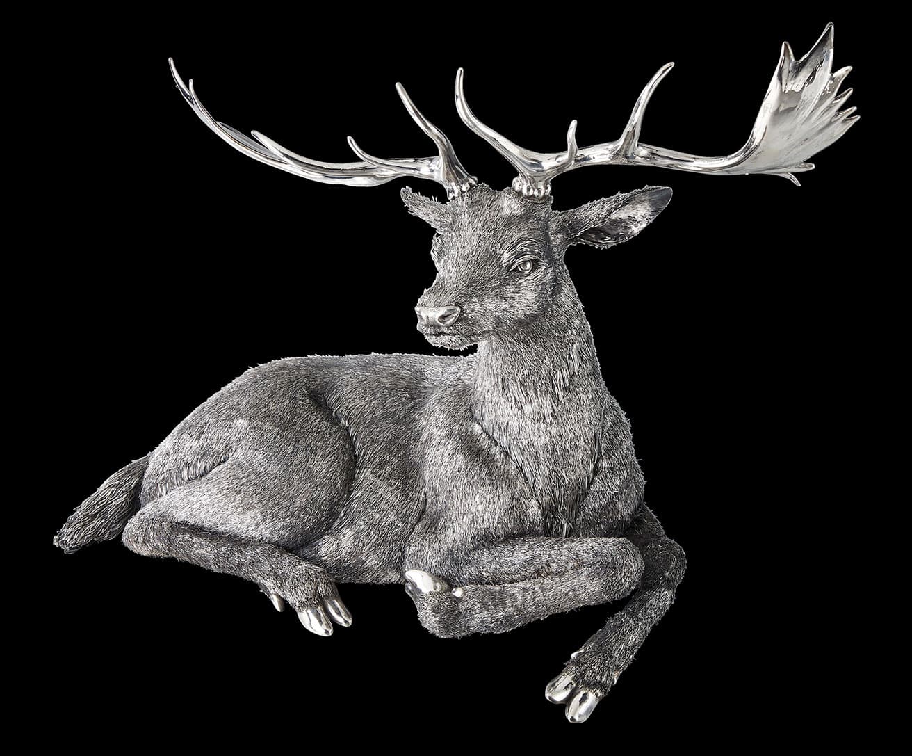 〈ブチェラッティ〉の《雄鹿》：13,255,000円（ブチェラッティTEL 03 4572 4561）。