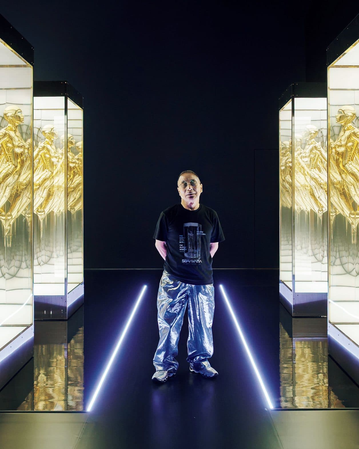 東京・京橋で空山基の大規模個展が開催中。光が織りなす、エロティックでセクシーな世界へ。