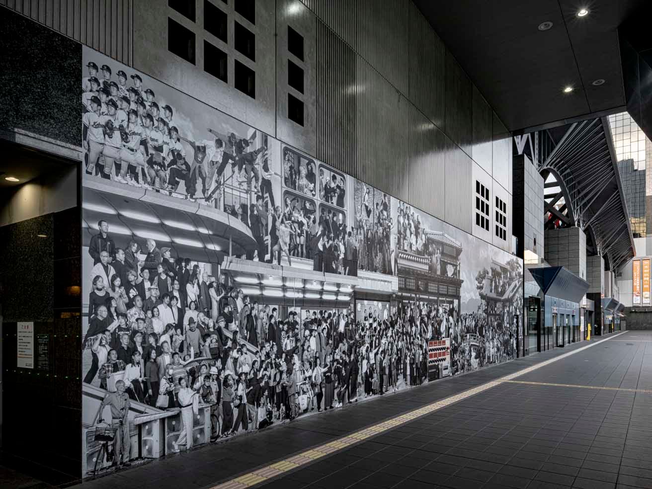 「JR クロニクル京都 2024」のみ、約半年にわたり展示が予定されている。photo_©︎ Kenryou Gu-KYOTOGRAPHIE 2025