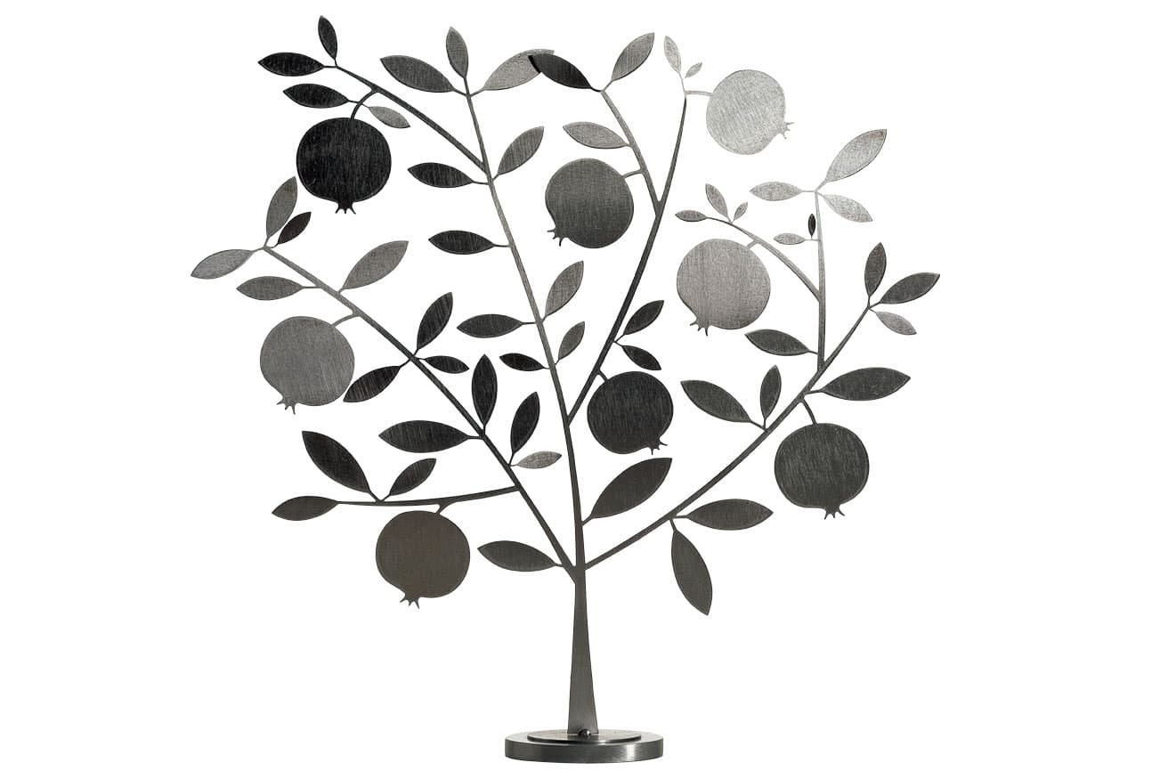 《Giardino - Pomegranate》ザクロの木が型取られたメタルオブジェ。108,900円（参考価格）受注生産品。