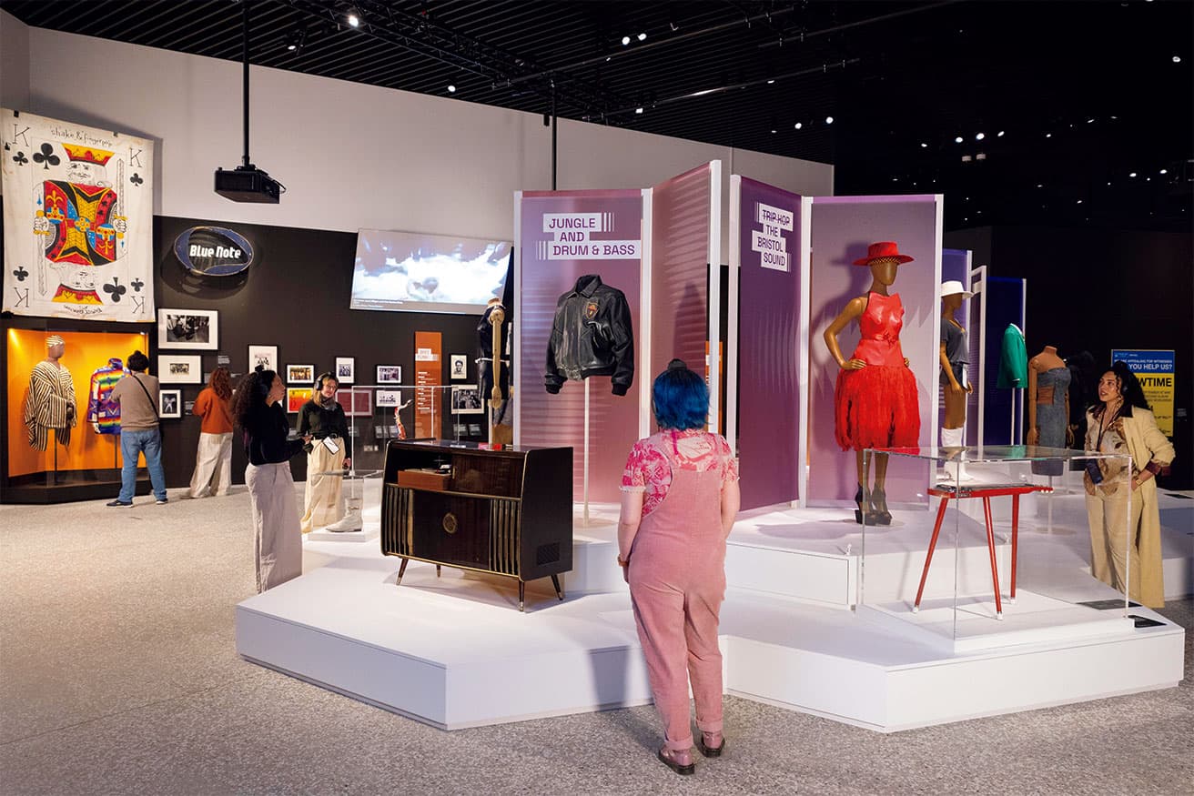 音楽からブラックカルチャーを紐解く『The Music is Black』展。photo_(c) David Parry for V&amp;A