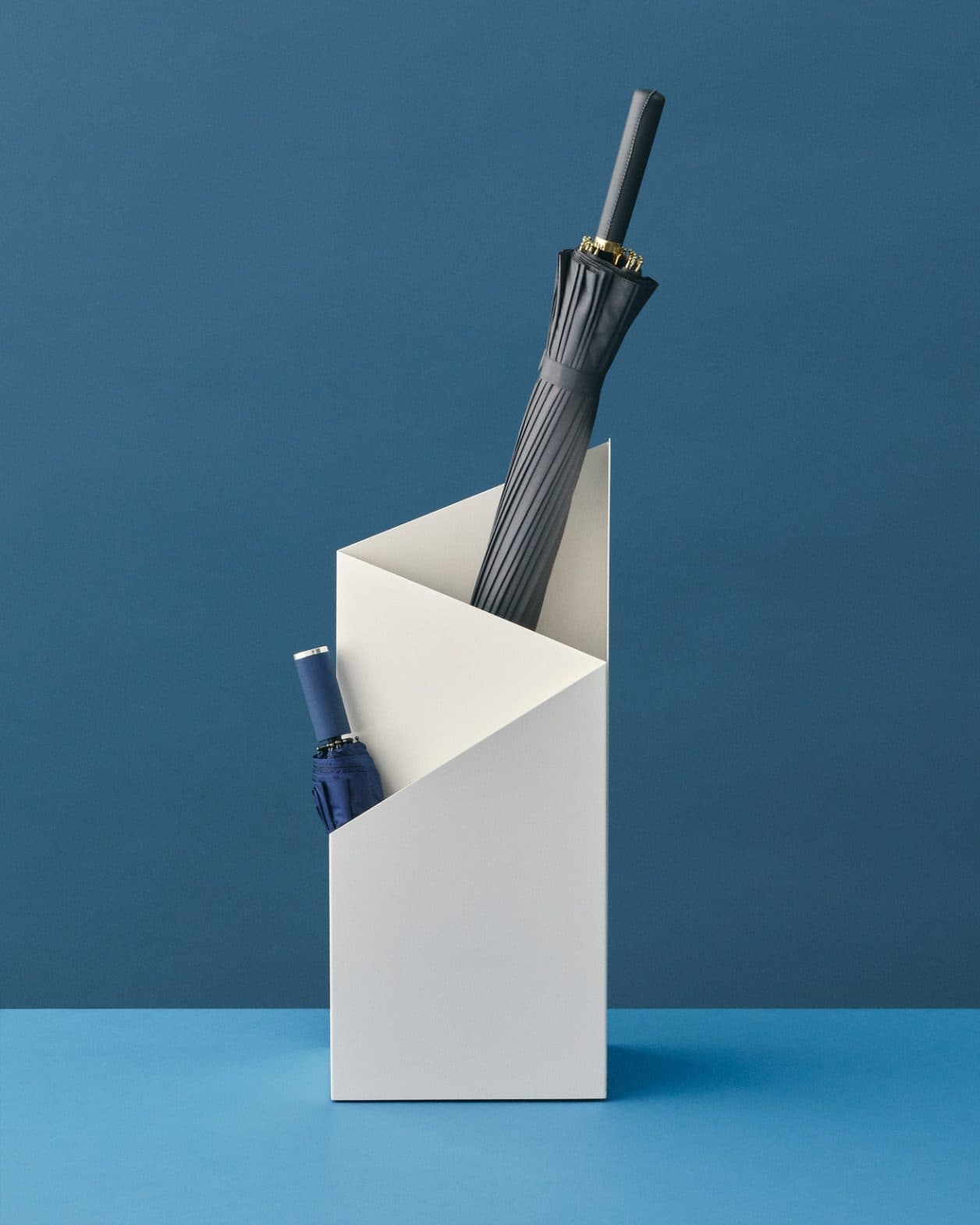 機能と美しさが融合する傘立て。まるでミニマルなアートピース！