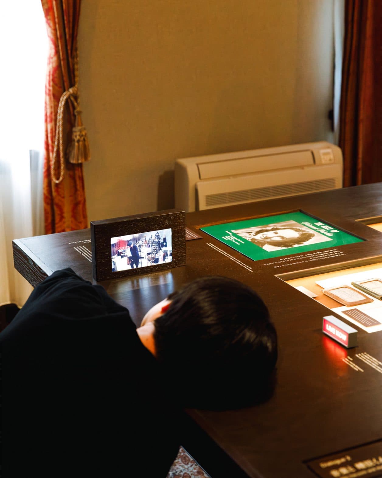 細野晴臣の企画展が母校・立教大学内で開催中。展示設計を手がけた三澤遥に聞くその魅力とは？