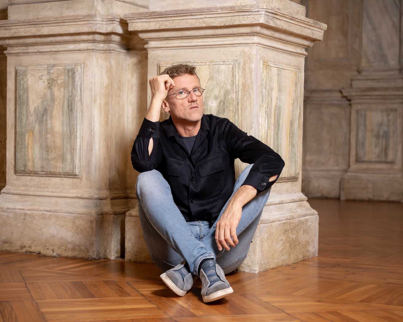 総合キュレーターを務めるカルロ・ラッティ。 Courtesy of La Biennale di Venezia

