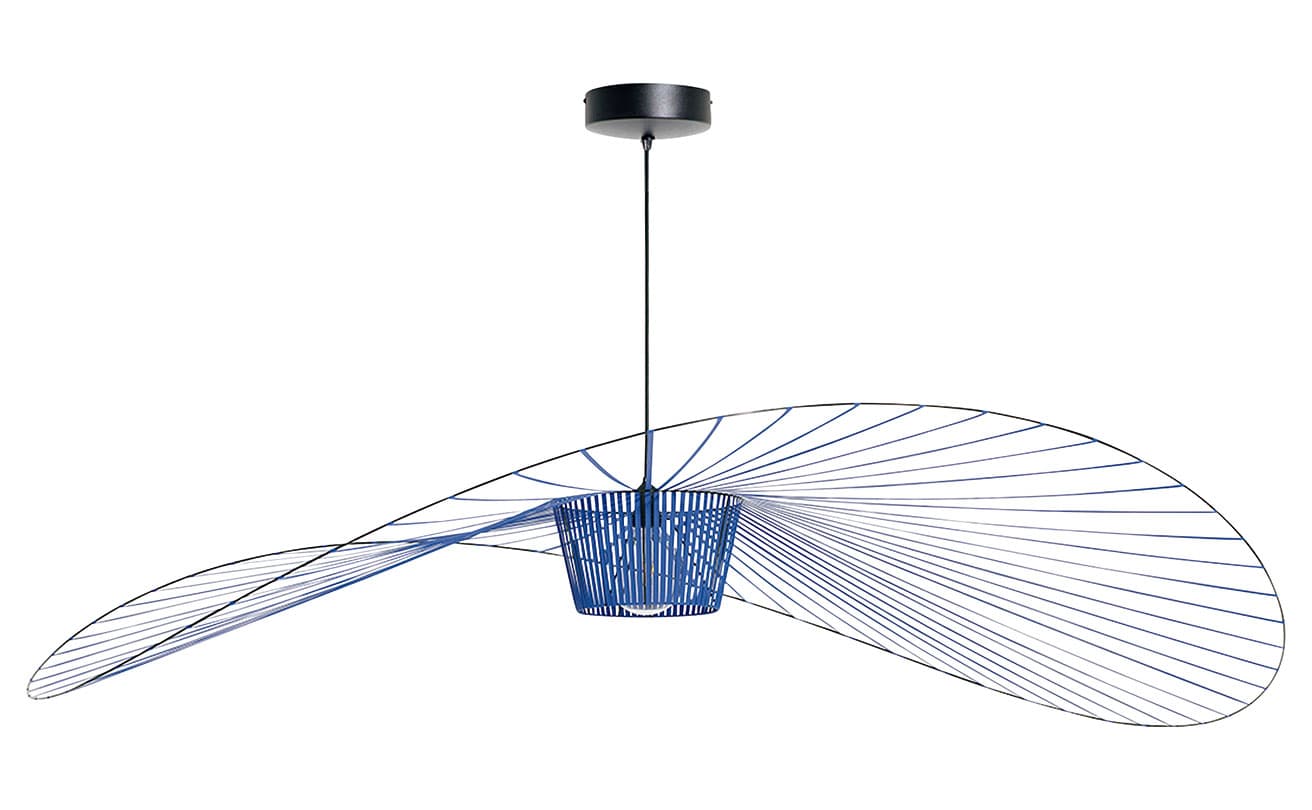 コンスタンス・ギセさまによる、ブランドを代表するペンダント照明《VERTIGO》。φ200cm。342,100円。