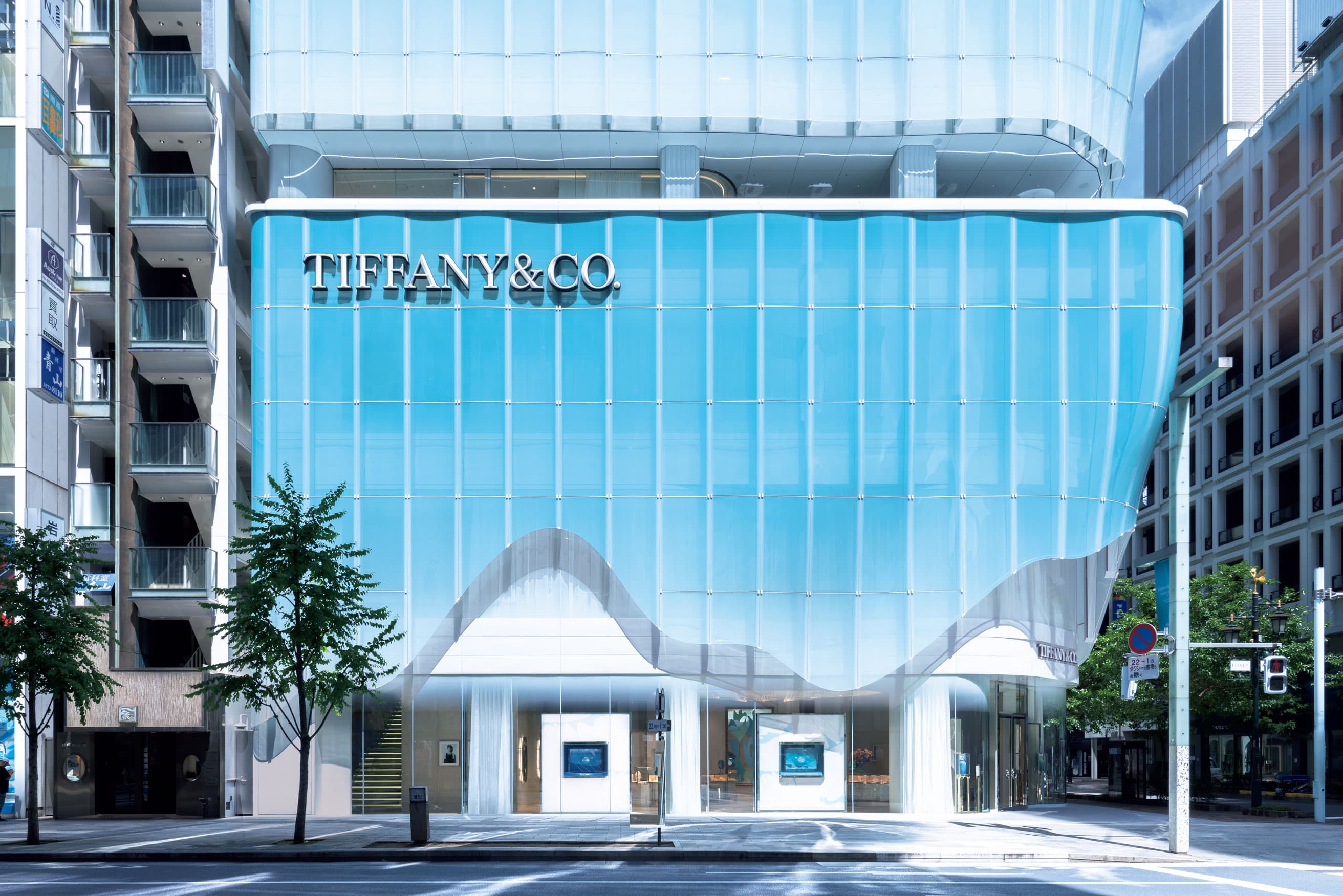 街をティファニー ブルーに染める、銀座の新たなるランドマーク。