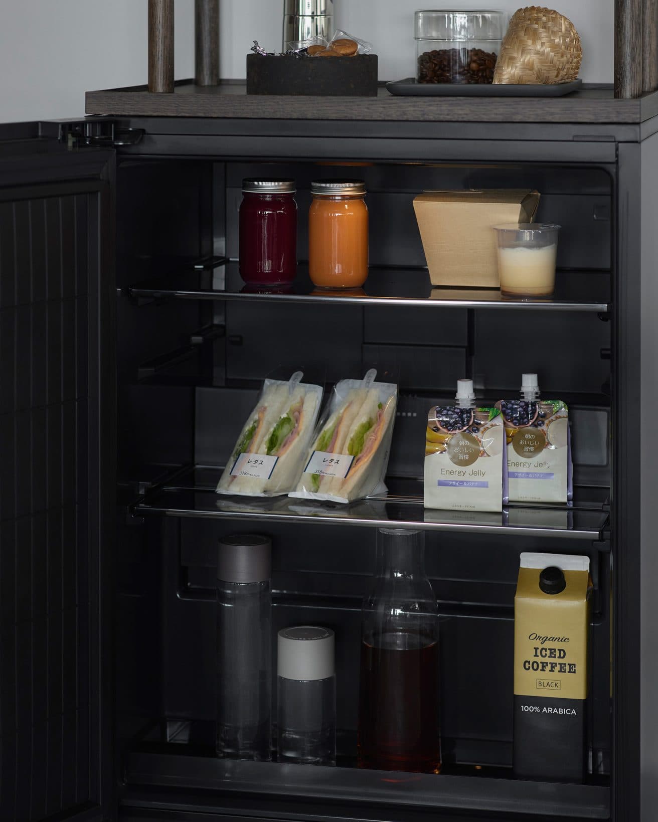 冷やす、飾る、整える。《Chiiil MINIBAR》で新しい日常をつくる 