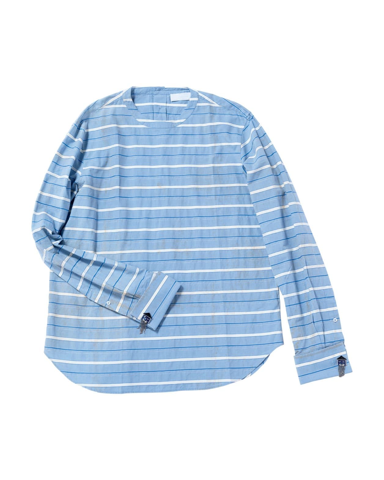 過去から受け継いだものを再構築。ストライプをボーダーに変えた〈PRADA〉のシャツ。