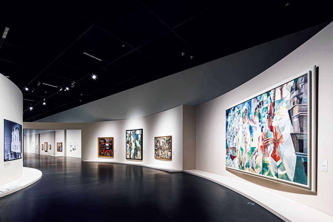 最初の展示『The Cubists: Inventing Modern Vision』は、パブロ・ピカソらによるキュビスム作品が多数並ぶ。