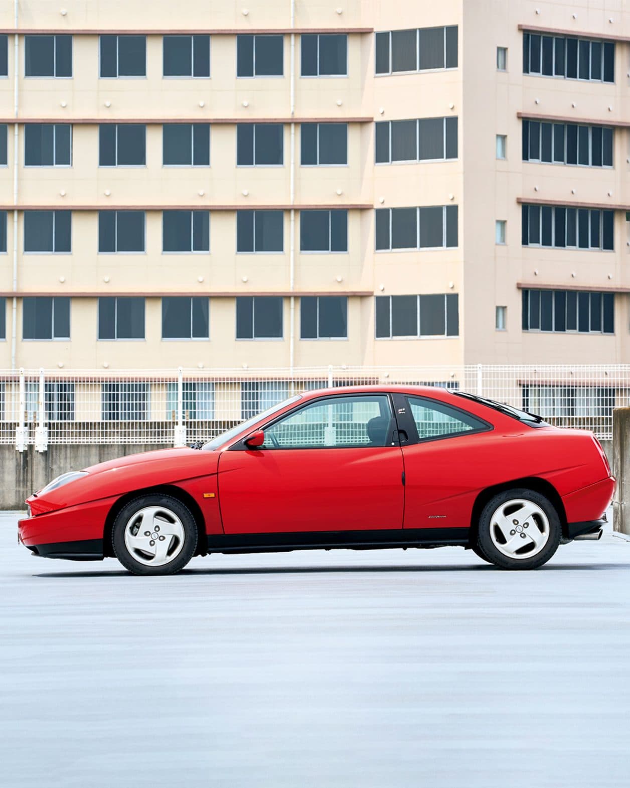 Chill CARS｜《フィアット クーペ・フィアット》普遍的な美と前衛的な造形が融合した、斬新なクーペ。