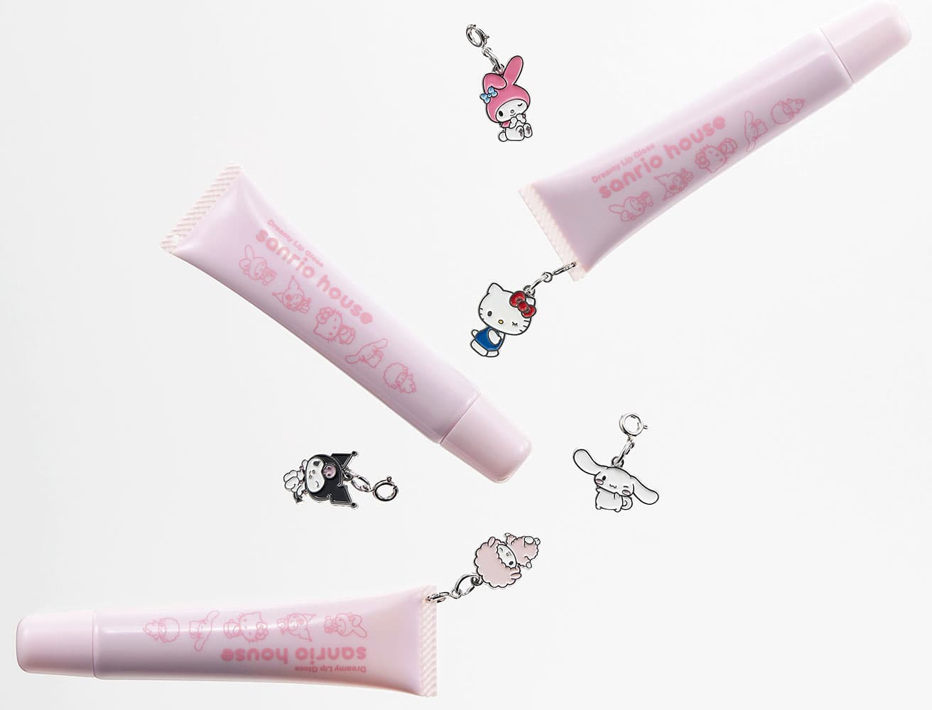 〈Dreamy Lip Gloss〉プランパー配合のリップグロス。チャームは1色に1つ選べて付け替えも可能♡各2,530円。(c) 2026 SANRIO CO.,LTD.APPROVAL NO.L672564