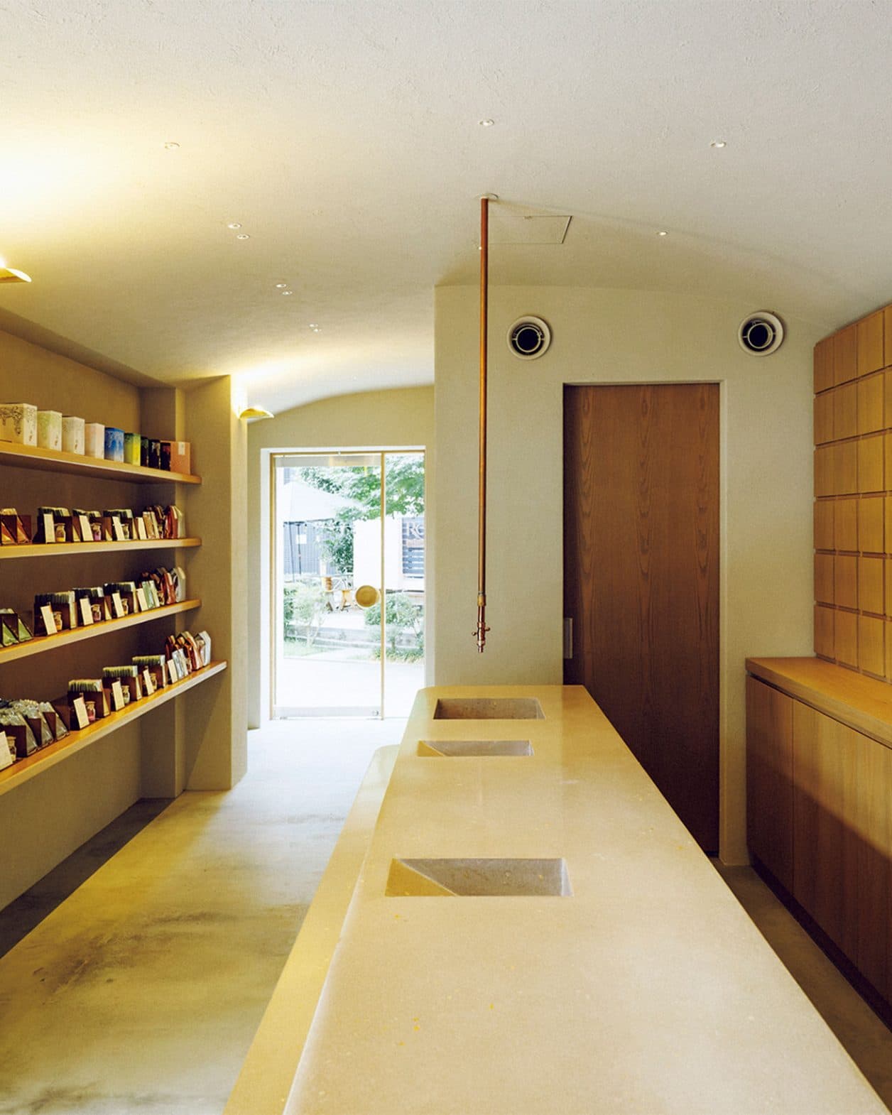 MHAAの干田正浩設計、パーソナル入浴剤専門店が東京・富ヶ谷にオープン。