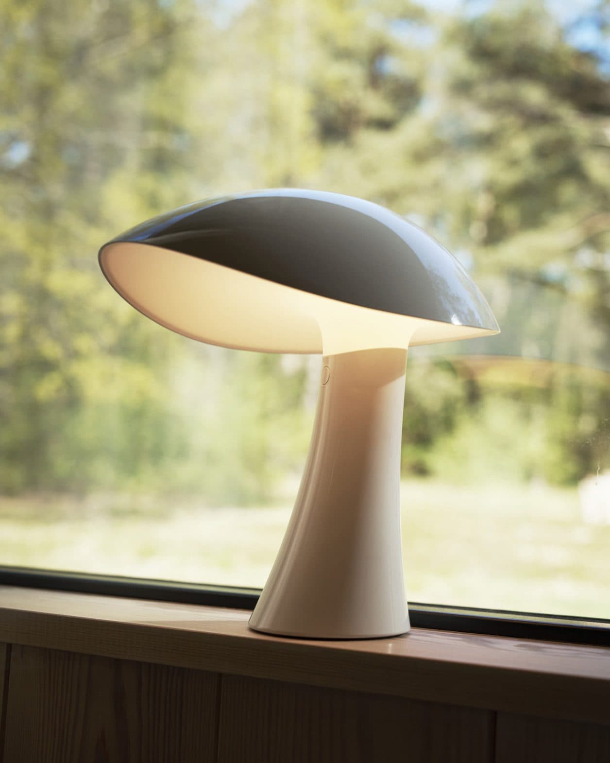 日々に寄り添う、〈ルイスポールセン〉の新しいポータブルランプ《ルーミー》。