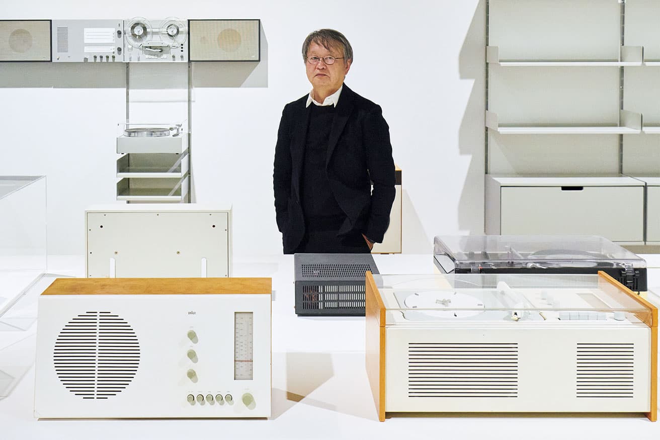 〈ブラウン〉社でデザインの基礎を築き上げたディーター・ラムスの展示。正面だけでなく、背面や内部構造まで見えるよう配置。「工業製品のお手本のような作品」と深澤。