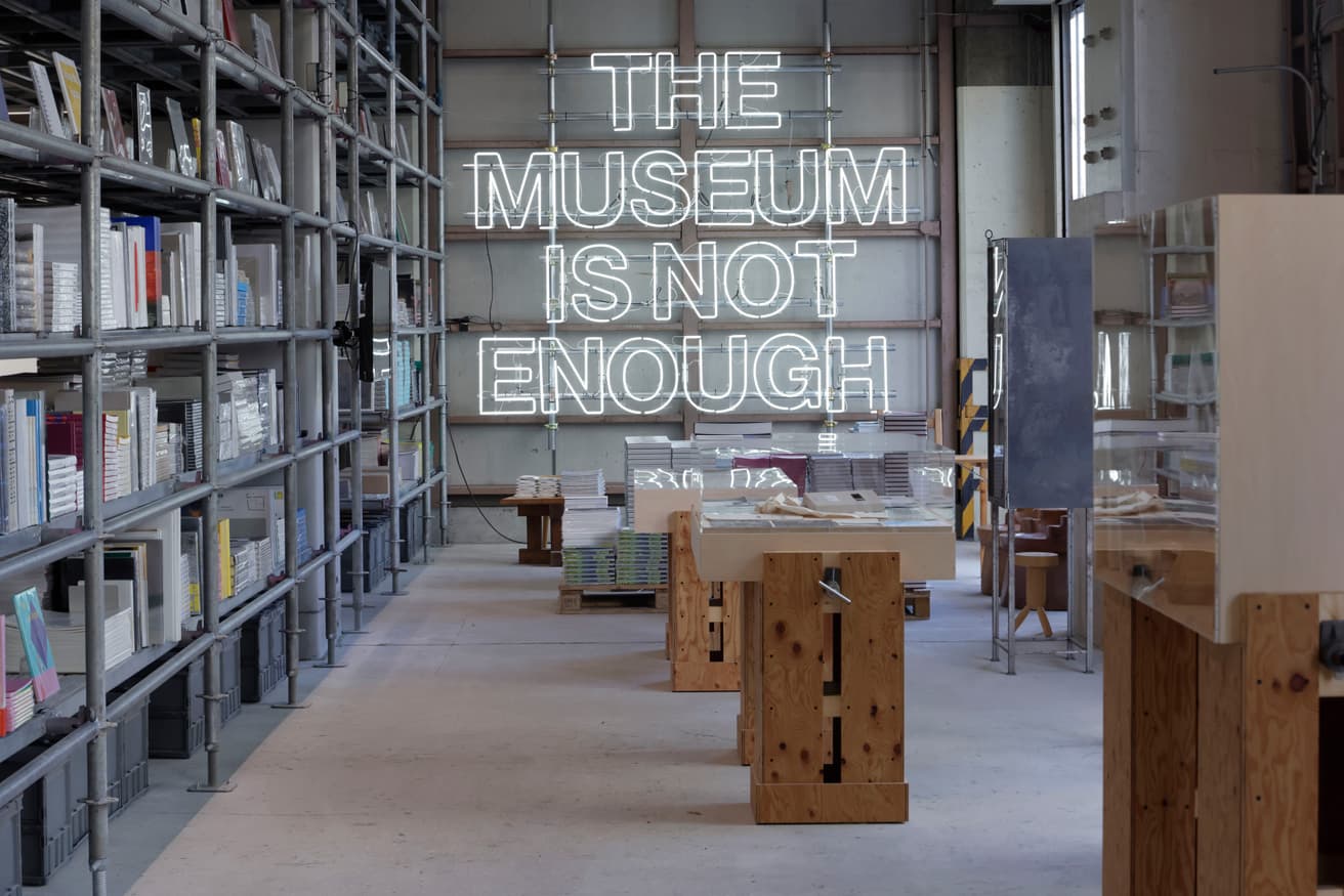 SKACはアート、デザイン、日常生活が交差する重層的な文脈を形成する複合施設だ。