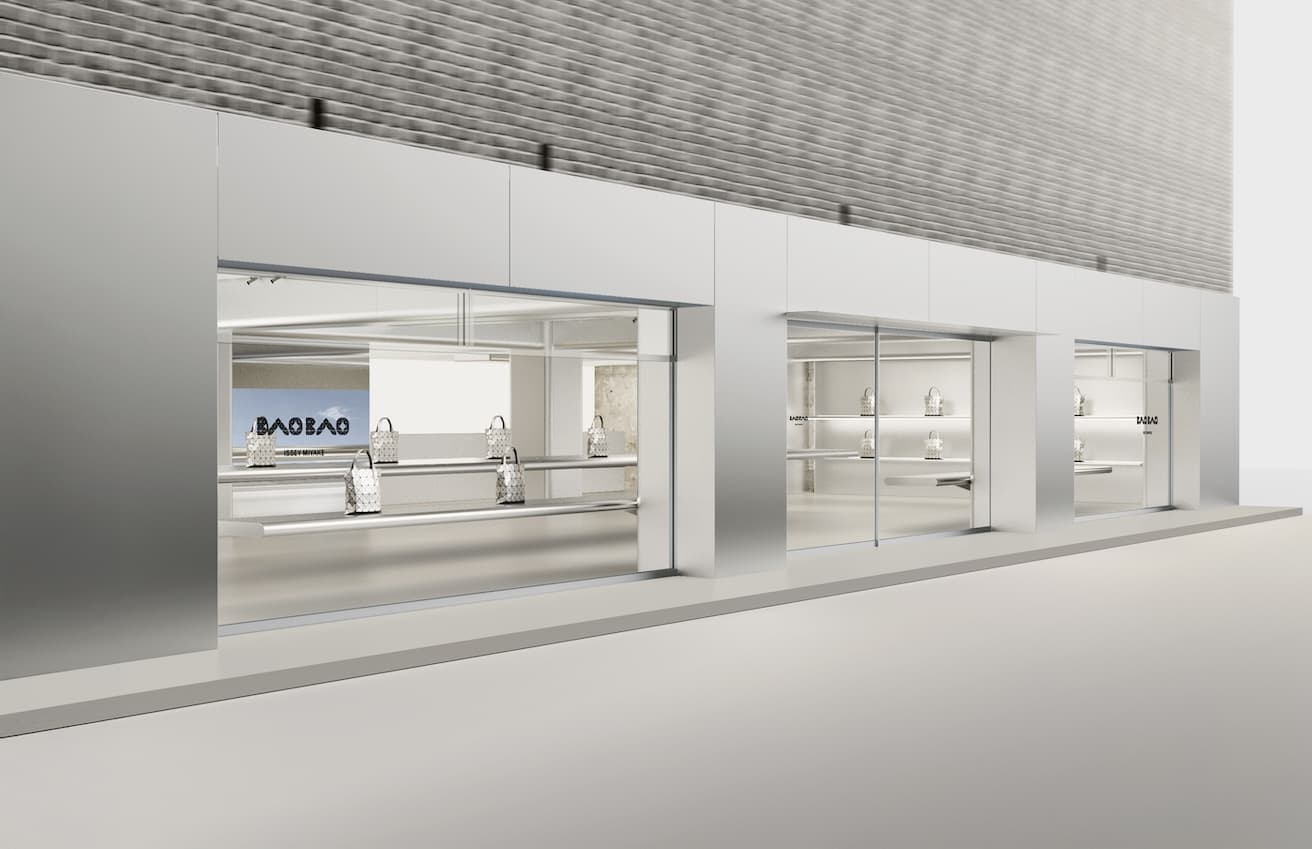 表参道駅からすぐの店舗〈BAO BAO ISSEY MIYAKE / AOYAMA〉外観。© ISSEY MIYAKE INC. Store design: TOKUJIN YOSHIOKA + TYD