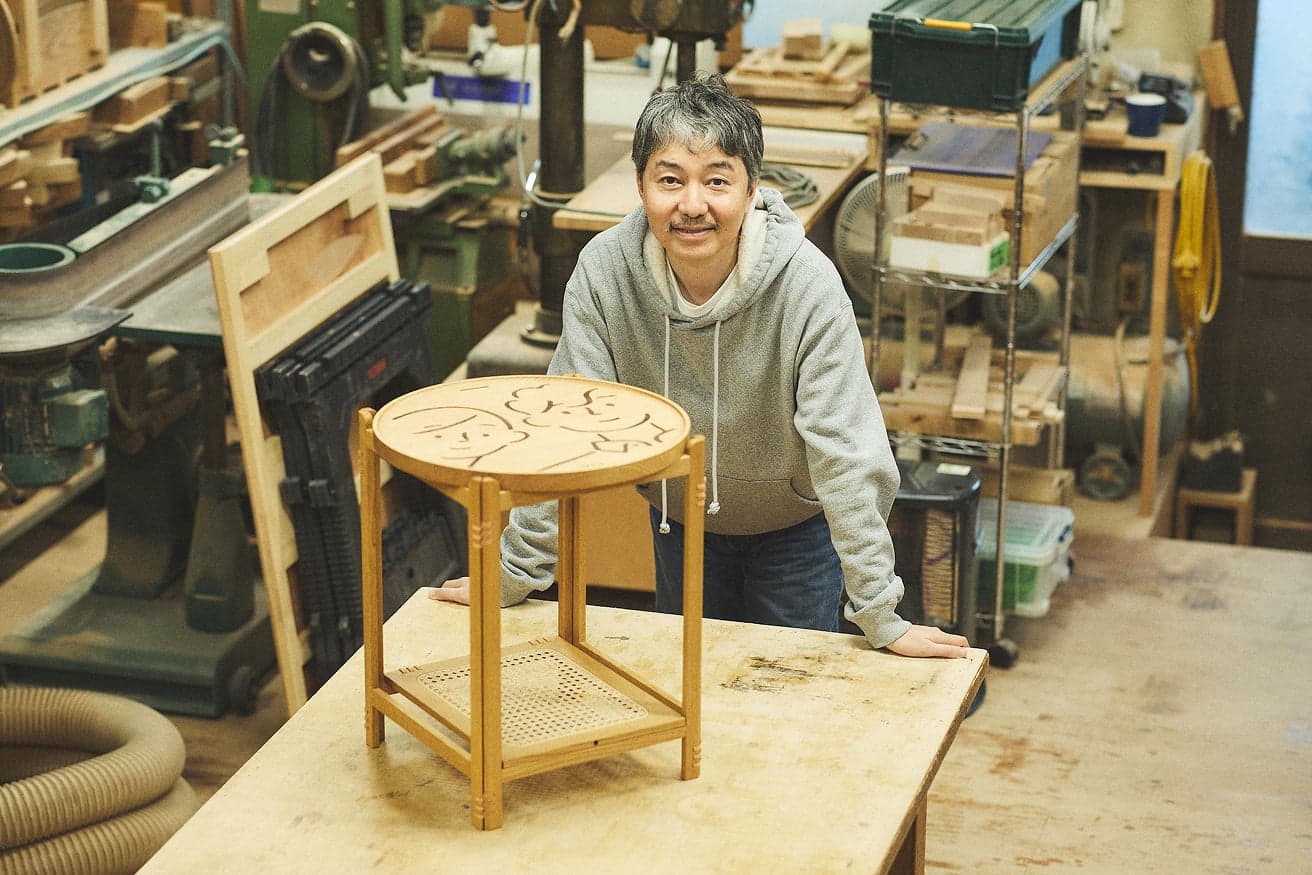 「空間にモノがあふれるのがあまり好きではないので、使わないときはコンパクトに折り畳んで⽚付けることができるのもいい」と長場。