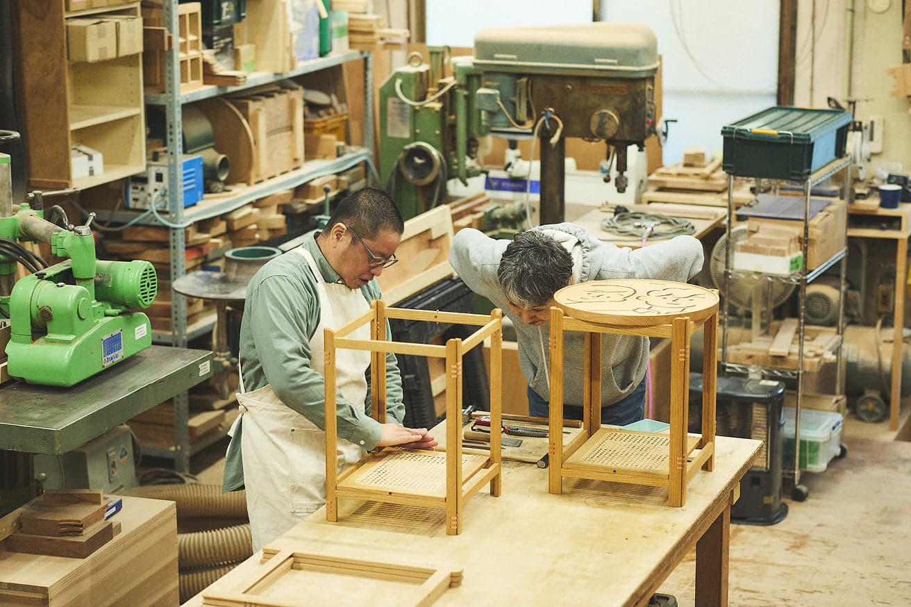 平山日用品店の製作・構造設計を担当する平山和彦の元を訪れた長場。