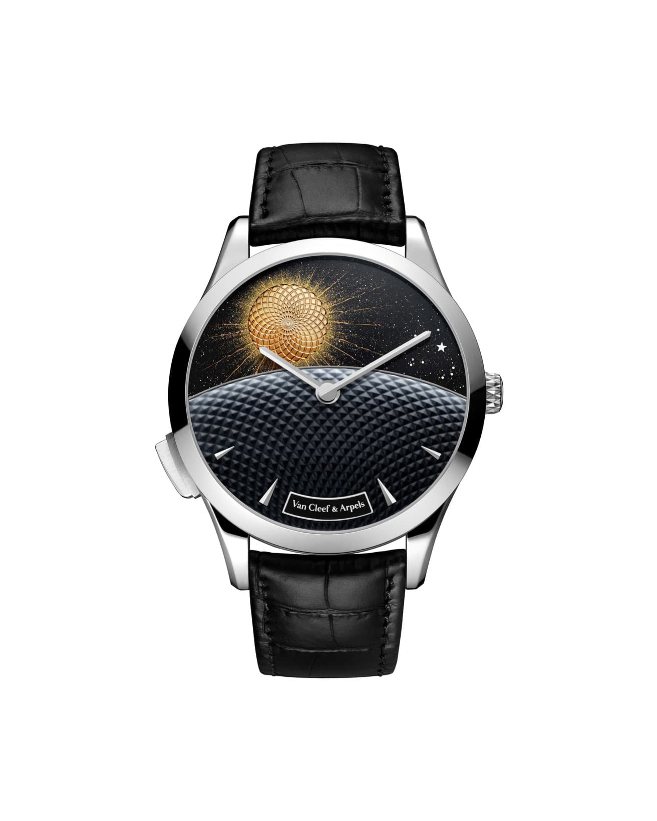 「ミッドナイト ジュール ニュイ ファーズ ドゥ リュンヌ ウォッチ」。昼間の様子。ディスクの右端に、夜の名残が見えている。太陽の彫り装飾が、見事だ。ケース径42mm。自動巻き。ホワイトゴールドケース。予価25,740,000円（6月発売予定）。