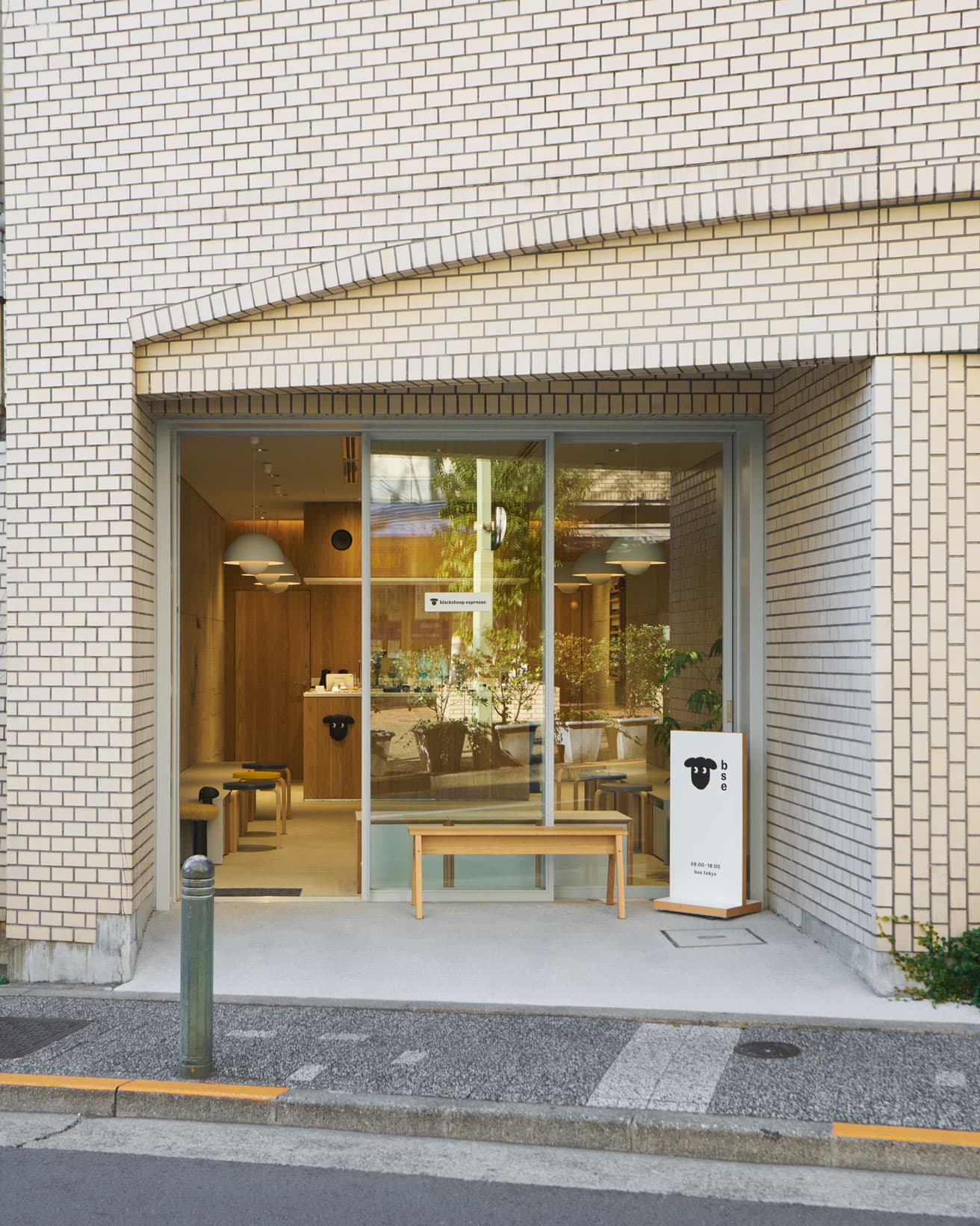  〈blacksheep espresso〉外観。