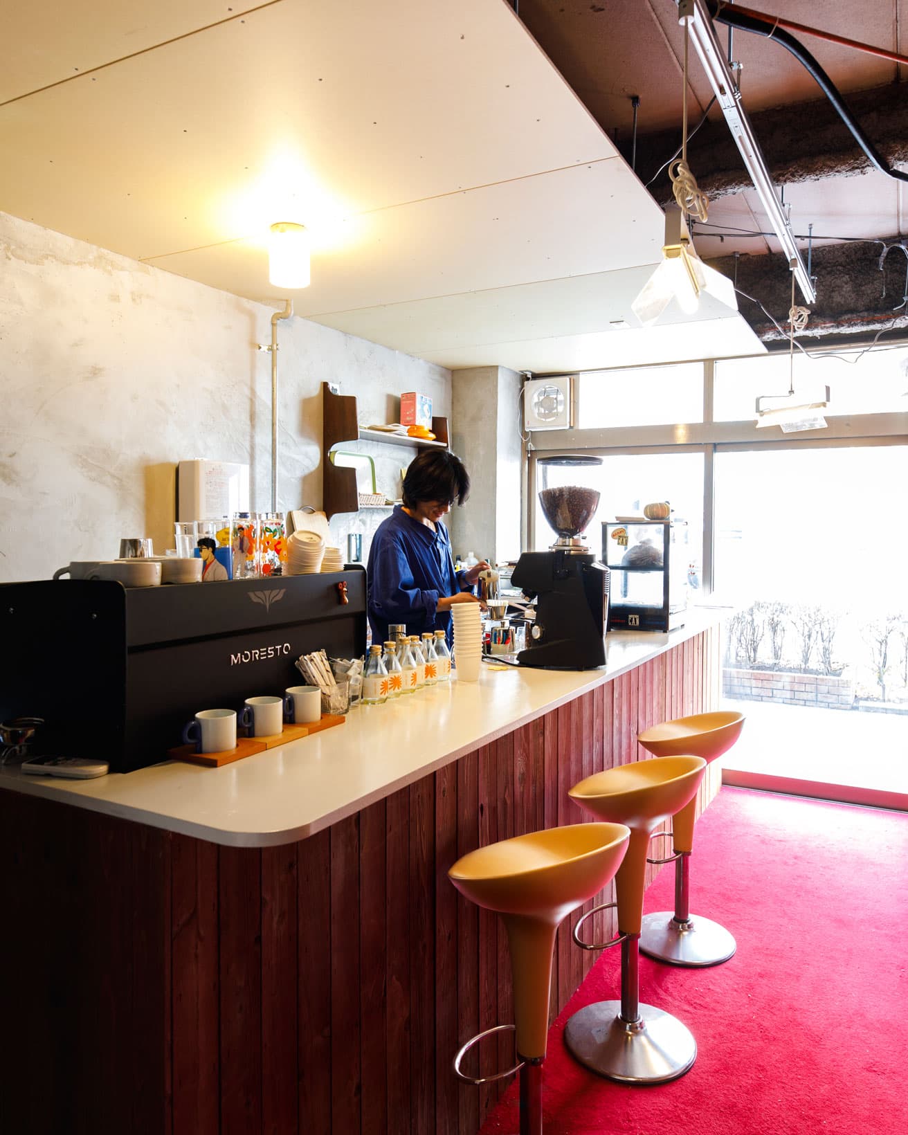 地下1階から4階までを店主自らデザイン、リノベーション。各階には〈G-PLAN〉の家具も。