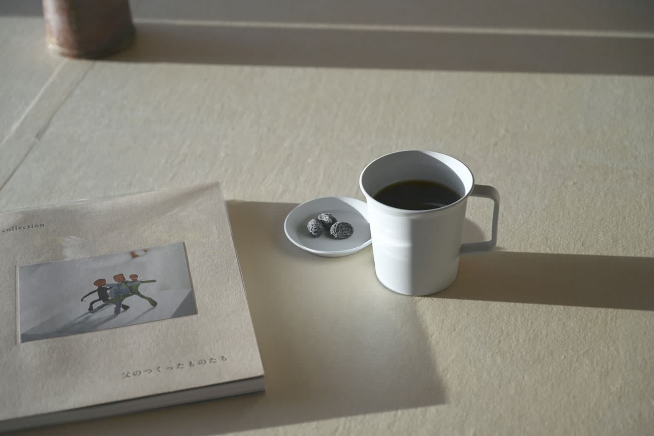 「〈AURORA BOOKS COFFEE〉の珈琲豆は、丁寧にハンドピックされた良質なもの。手回し焙煎で作られたコーヒーは香り高く味わい深く、店を始める前からずっと好きだったんです」と大西さん。