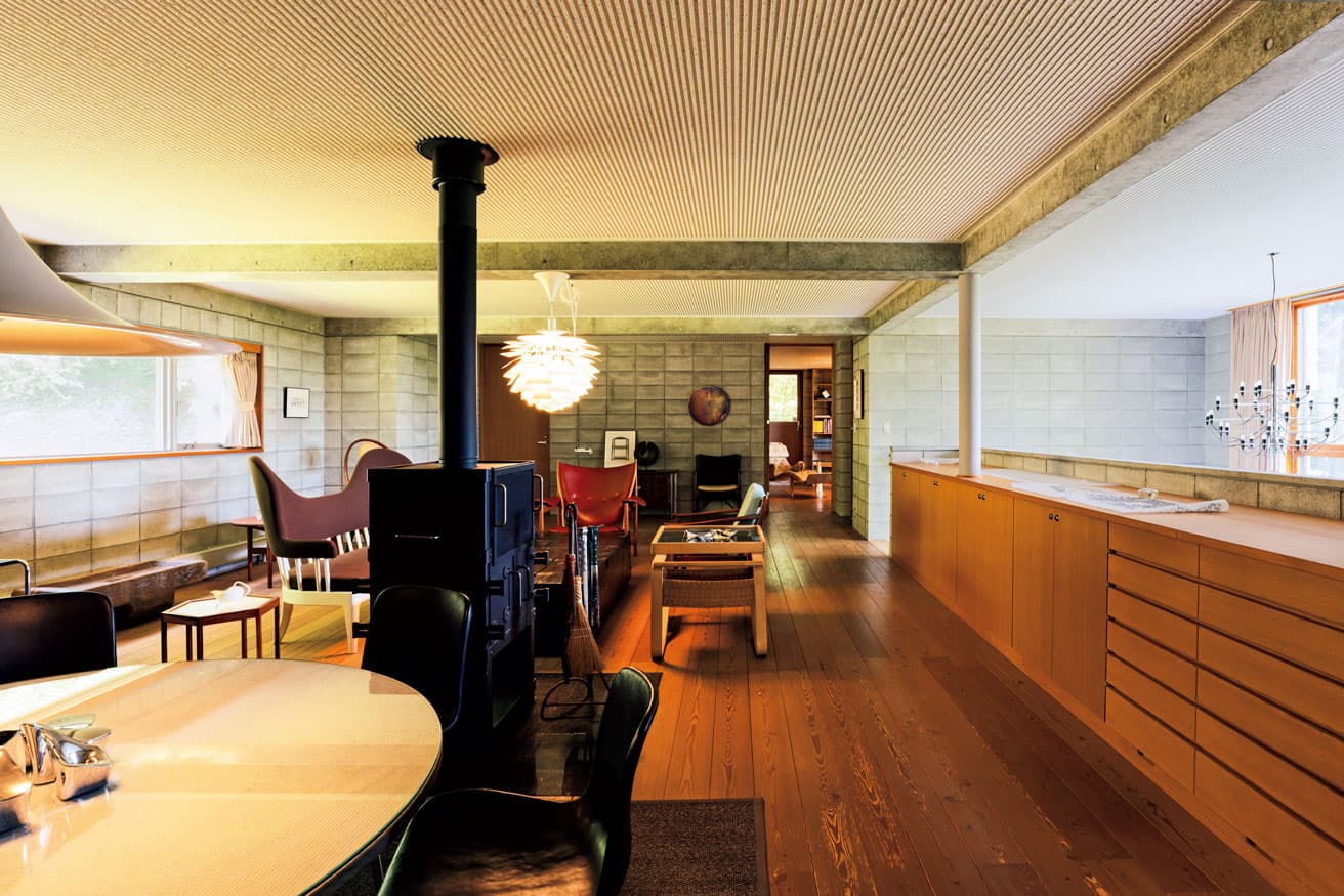 織田のレガシーを継承した展示を考えている2階リビングルーム。コンクリートブロックの壁は建設時に予算の関係でそのままとしたが、織田の希望もあって今後は白い漆喰壁に変更を考えている。