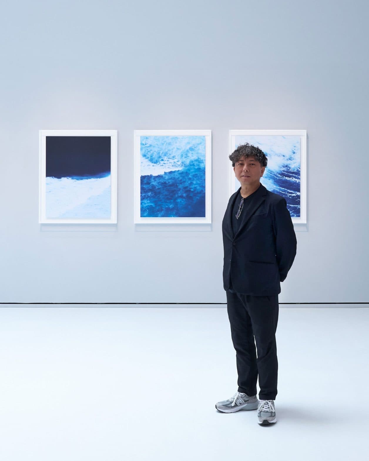 瀧本幹也が写し撮った「宇宙」を見る。大規模個展が海辺の美術館で開催中！