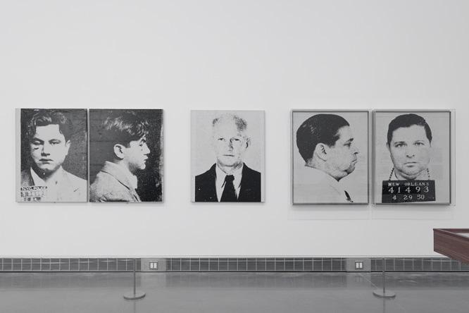 左は《凶悪指名手配犯2番ジョン・ヴィクター・G》。当時はまだ存命中だった。©The Andy Warhol Museum, Pittsburgh