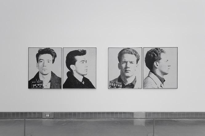 右の《凶悪指名手配犯6番トーマス・フランシス・C》とその息子が50年を経て再会を果たしたのである。©The Andy Warhol Museum, Pittsburgh