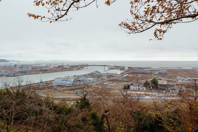 日和山公園から見る石巻の南浜･門脇地区。津波被害に遭ったところは、現在ほぼ更地になっている。