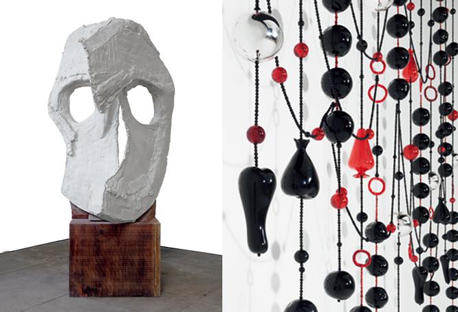 マリノは大の彫刻好き。左／イギリス出身トーマス・ハウザーゴの《Moon Mask（Two Plane）》（2011）。右／ジャン＝ミシェル・オトニエルの《Black Rosaries》（2014）。©2014 Thomas Houseago