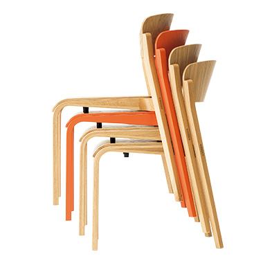 国際家具デザインコンペで入選した《Tapered Chair》。
