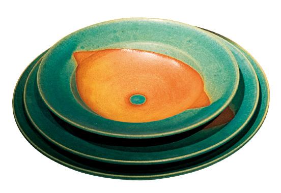 〈陶器工房壹〉のmintamaシリーズの7寸リム皿。7,560円〜。