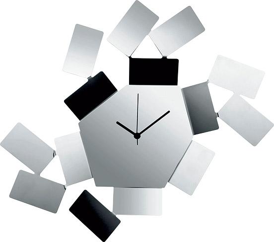 ボウルなどがラインアップする《La Stanza dello Scirocco》シリーズに時計が仲間入り。シルバー33,000円。