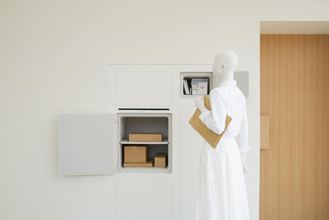 ヤマトホールディングス×柴田文江〈冷蔵庫が外から開く家〉。プロポーションの異なる箱が壁に埋め込まれている。