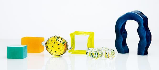 シリーズ名は〈かたちの中身〉。ペーパーウェイトなどにしてもよさそう。色や形はバリエーションが豊富にあり、一部を〈プレイマウンテン〉(TEL 03 5775 6747)で取り扱い中。4,500円〜。